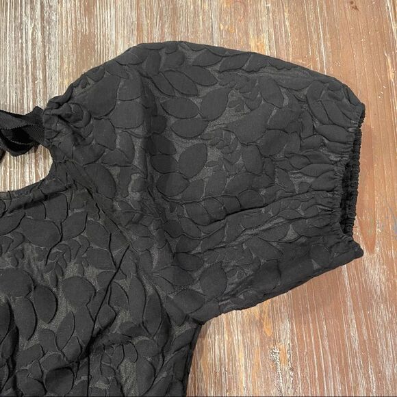 Line + Dot
Delilah Peplum Top  - Picture 7 of 12